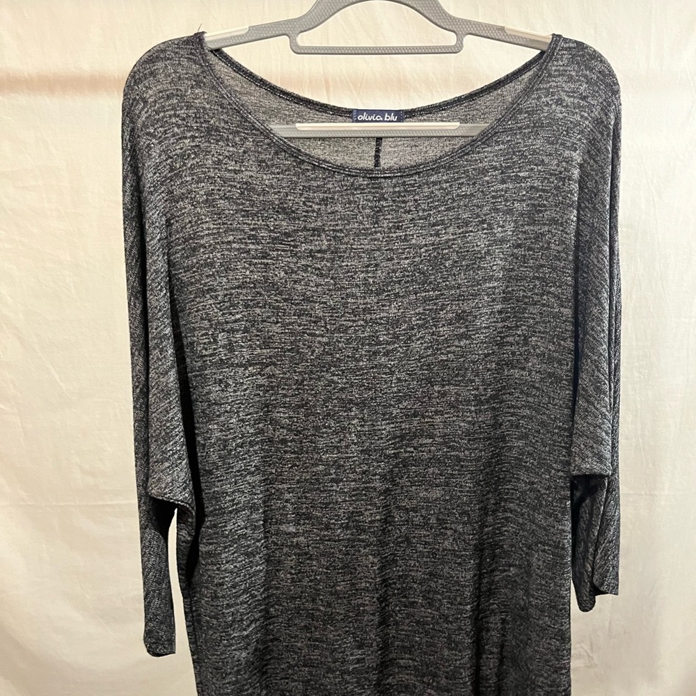Womens size L/XL top. Stretchy material, brand - Olivia Blu